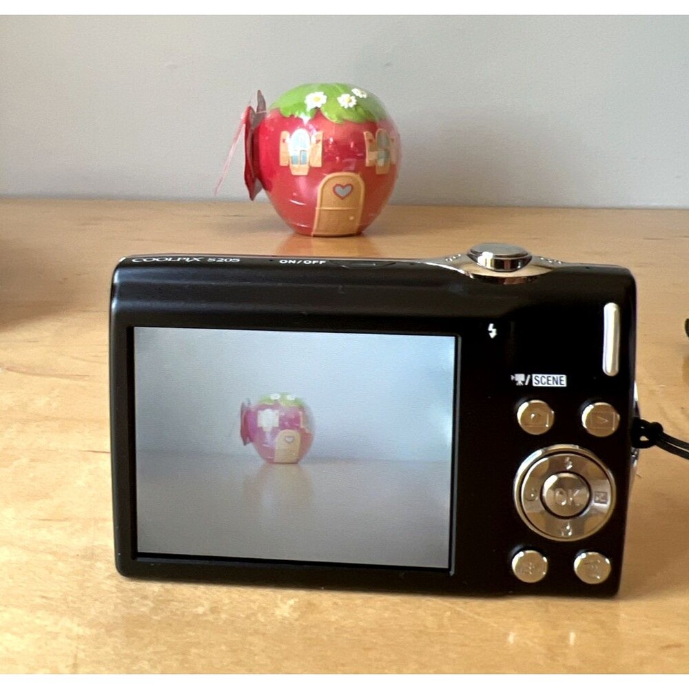 Nikon Coolpix S205 Digital Camera  12MP Tested w/ 3 Batteries Case USB & Charger - Picture 5 of 7